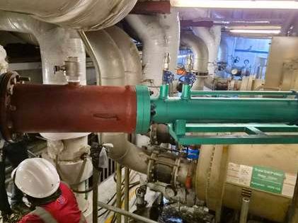 Line stop fitting clamped onto a live line during a valve replacement